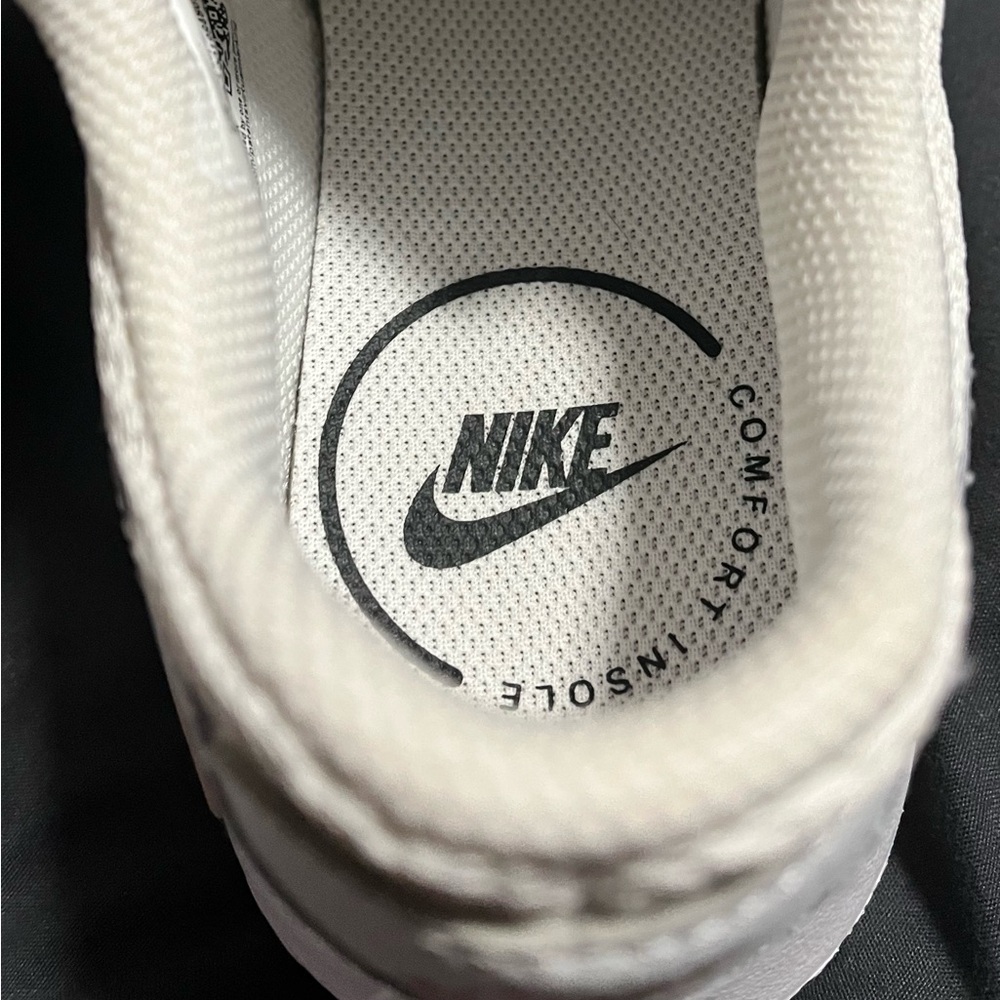 Nike Women's Air Max Excee Sneakers Size 7- White and Pink - Picture 6 of 6